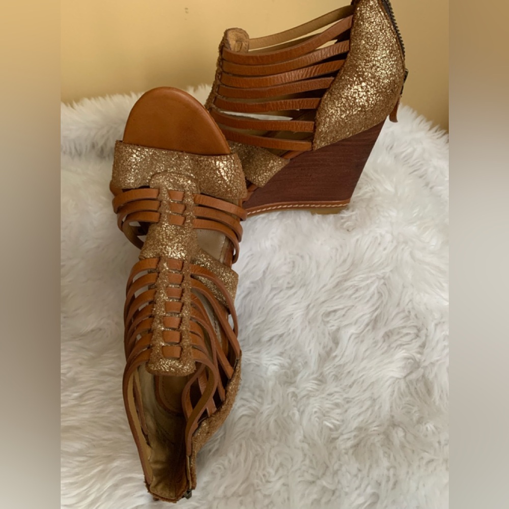 TRASK ladies Sammi gladiator leather wedge sandals in size 8 1/2 GUC